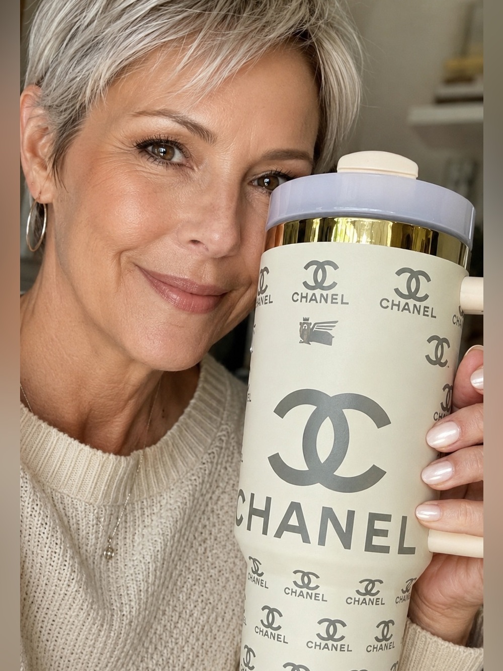 CHANEL NIB Cream & Grayish
Iridescent Logo 40oz Stanley
Quencher Tumbler